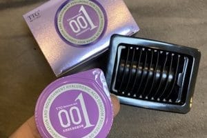 Bao cao su TTG 0.01mm kéo dài thời gian, gân gai cổ thắt, gel gốc nước, hương chocolate