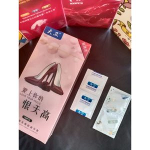 Bao Cao Su Siêu Mỏng Nhiều Nước Đôi Guốc Size Nhỏ 49mm Hộp 100 Cái